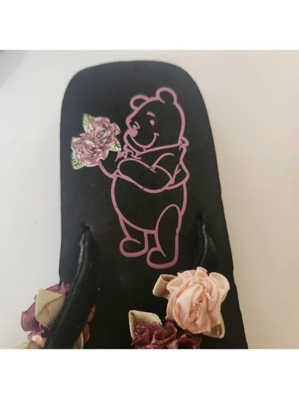 Disney Winnie the Pooh Floral Rosette Platform Flip Flop Sandals Black Pink